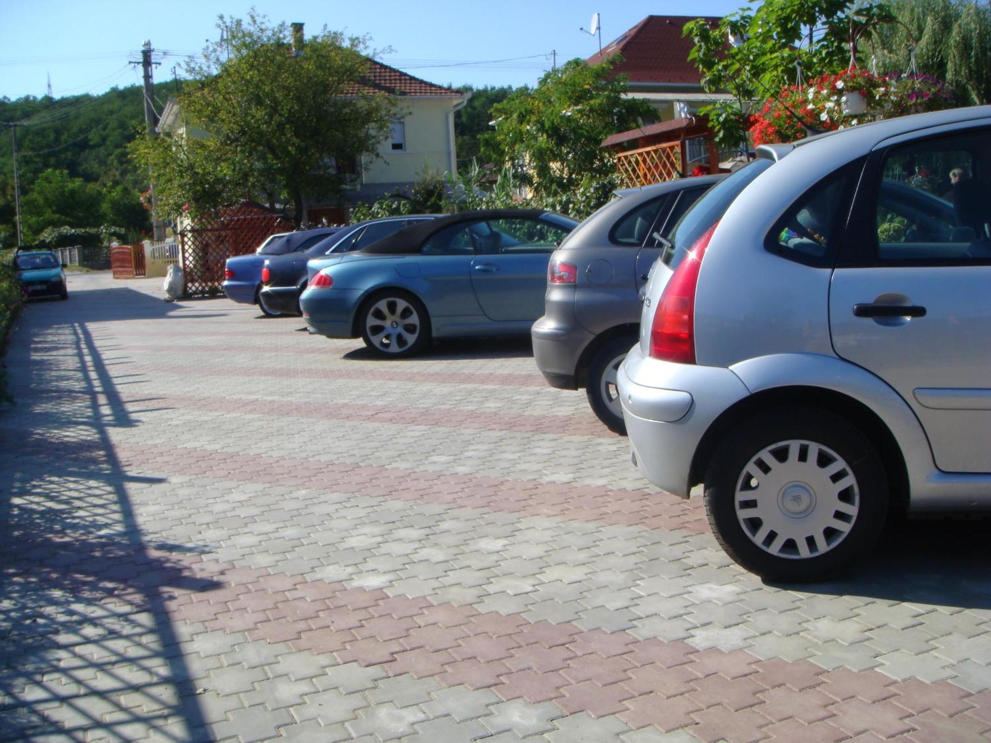 Holiday Vendeghaz Es Szabadidokert Jardanhaza Εξωτερικό φωτογραφία