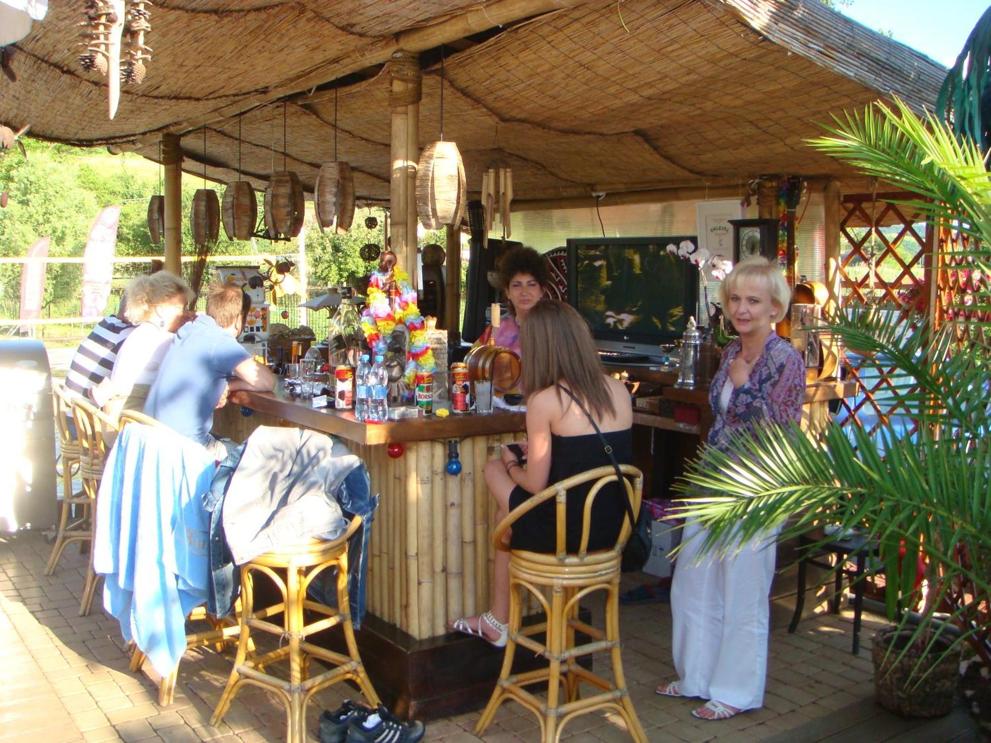 Holiday Vendeghaz Es Szabadidokert Jardanhaza Εξωτερικό φωτογραφία