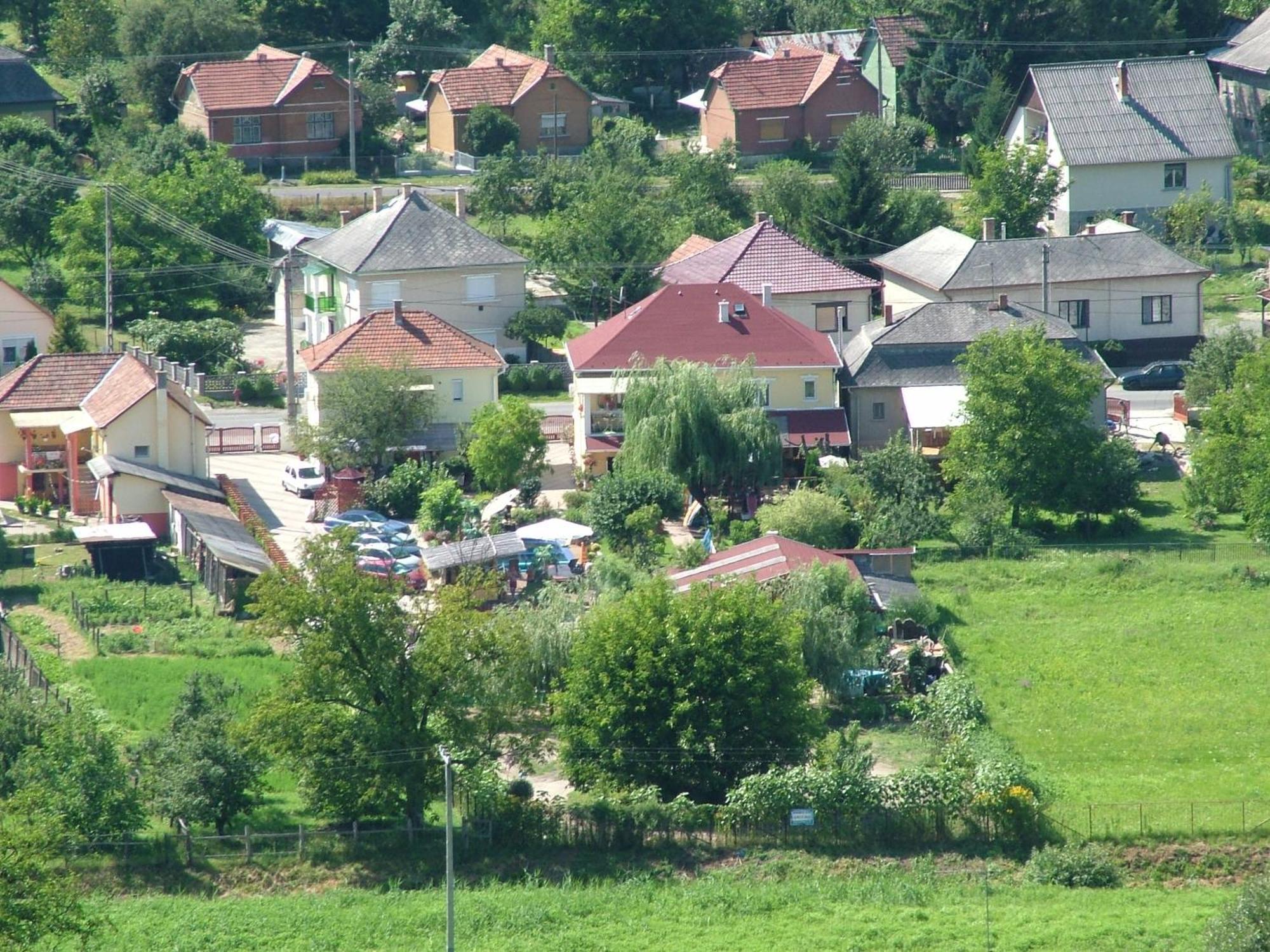Holiday Vendeghaz Es Szabadidokert Jardanhaza Εξωτερικό φωτογραφία