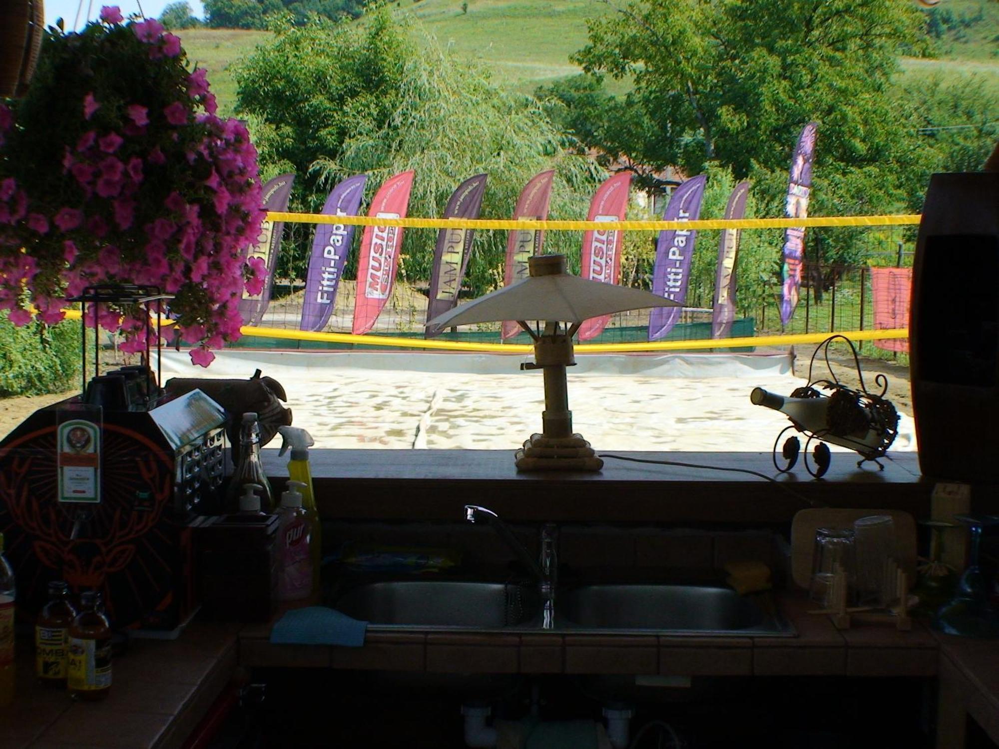 Holiday Vendeghaz Es Szabadidokert Jardanhaza Εξωτερικό φωτογραφία