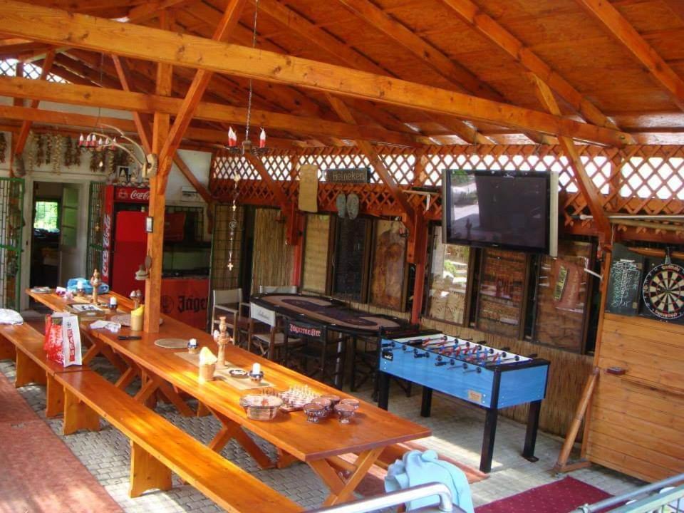 Holiday Vendeghaz Es Szabadidokert Jardanhaza Εξωτερικό φωτογραφία