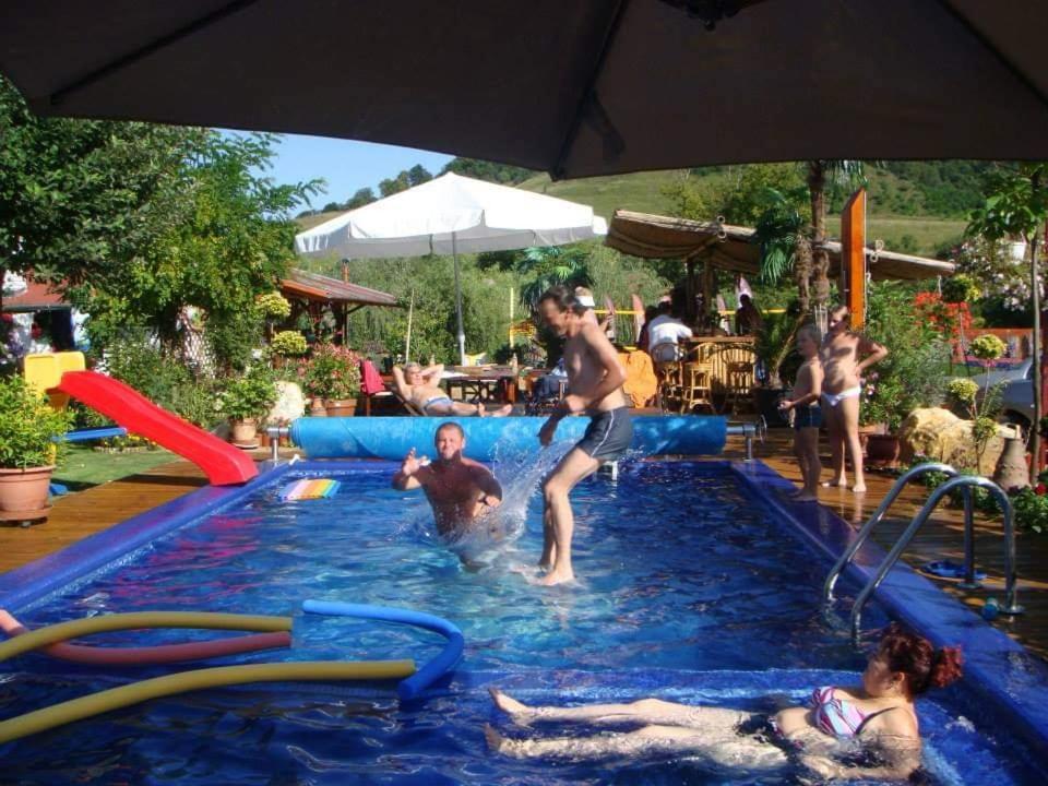 Holiday Vendeghaz Es Szabadidokert Jardanhaza Εξωτερικό φωτογραφία